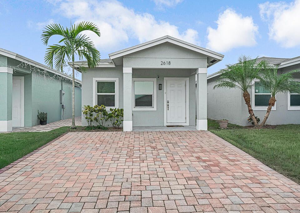 1st image of 2618 Saginaw Avenue