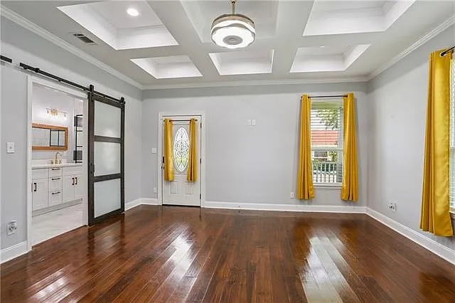 624 Thayer St — Photo 10