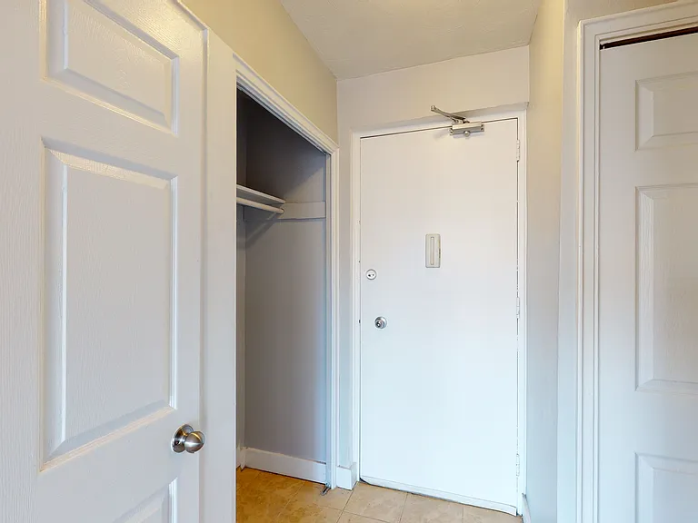 290 Nelson St — Photo 8