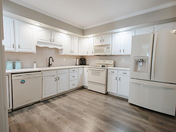 4th image of 1917 Dalehaven Dr