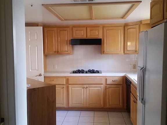 3rd image of 441 Palm Dr APT 2