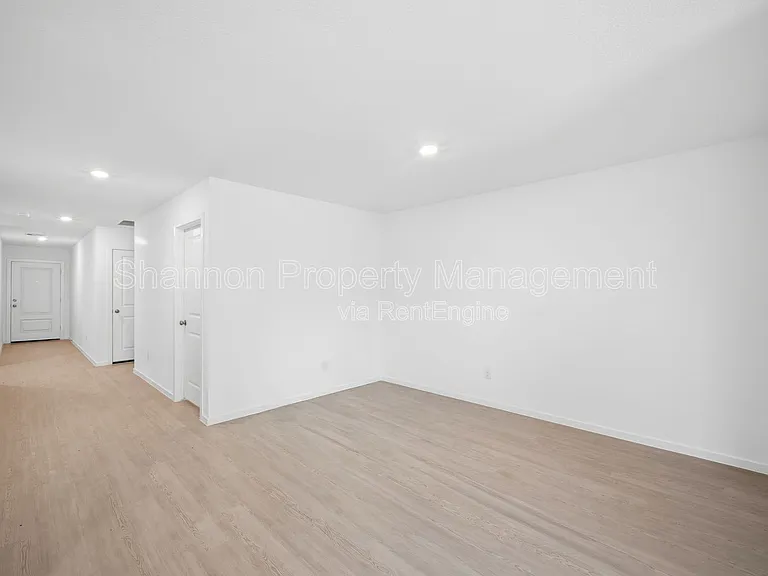 25585 Rose Creek Dr — Photo 6