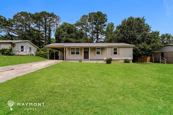612 Ralph Rd SE — Photo 1