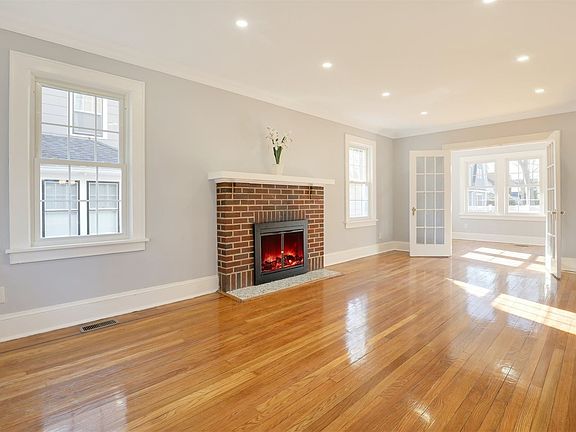 5th image of 210 Raymond St