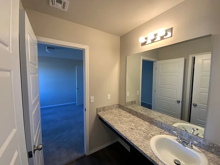 1841 Easton Ln — Photo 20