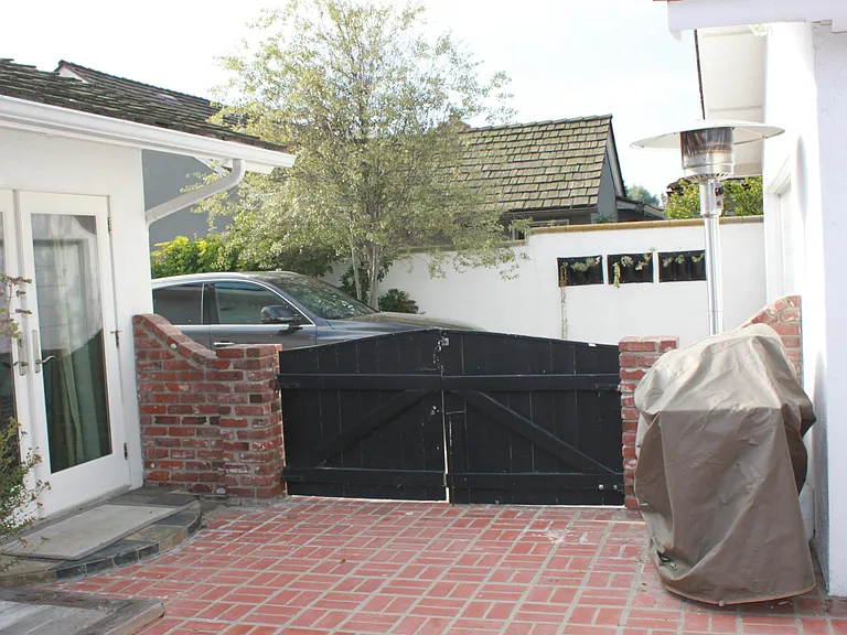 1207 Devon Ln — Photo 19