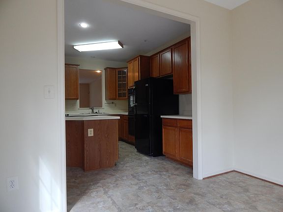 3rd image of 6 Waddington Ln