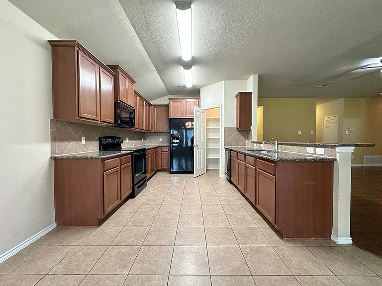 6806 Modesto Rd — Photo 10