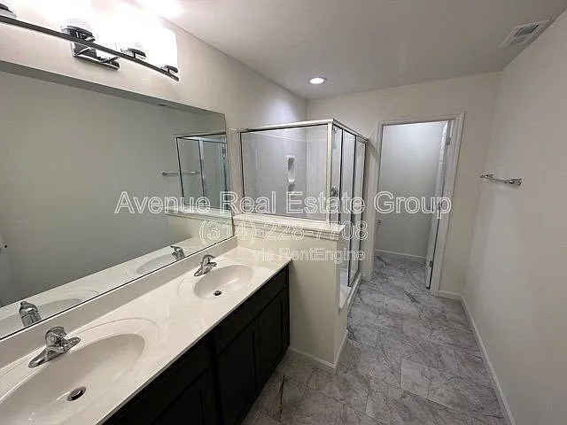 5571 Walden Ridge Dr — Photo 10