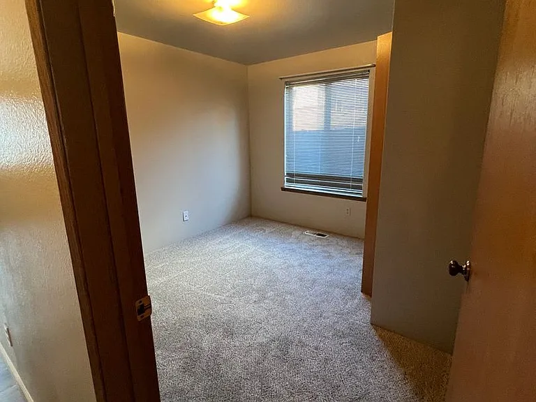 1017 N Baker Ave — Photo 3