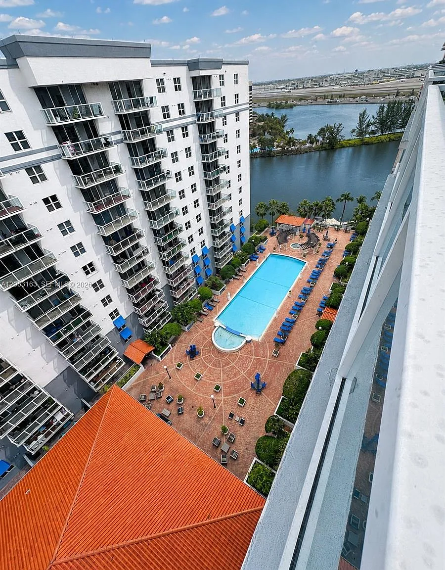 Blue Lagoon Condo — Photo 4