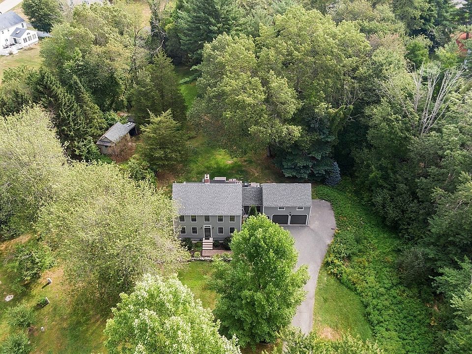 2nd image of 195 Haggetts Pond Rd