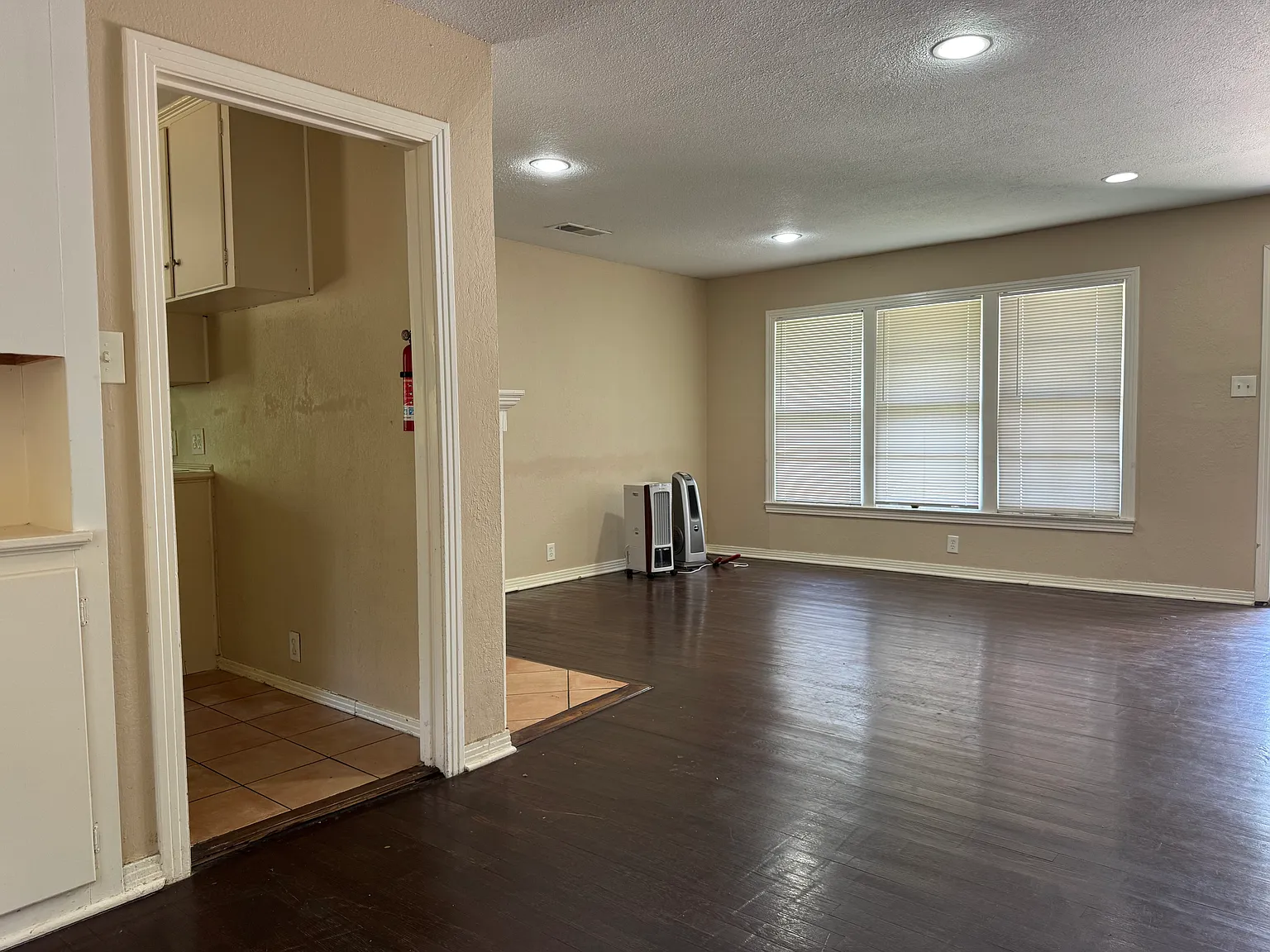3 bed, 2.5 bath, 1598 sqft, $1,895 — Photo 3