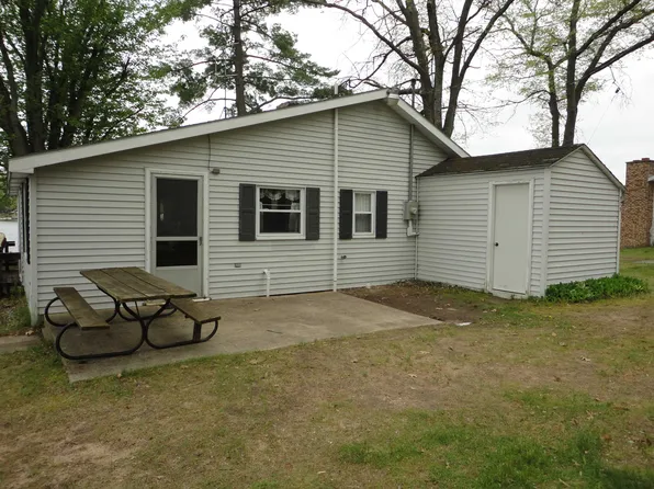 973 Ash St, Harrison, MI 48625