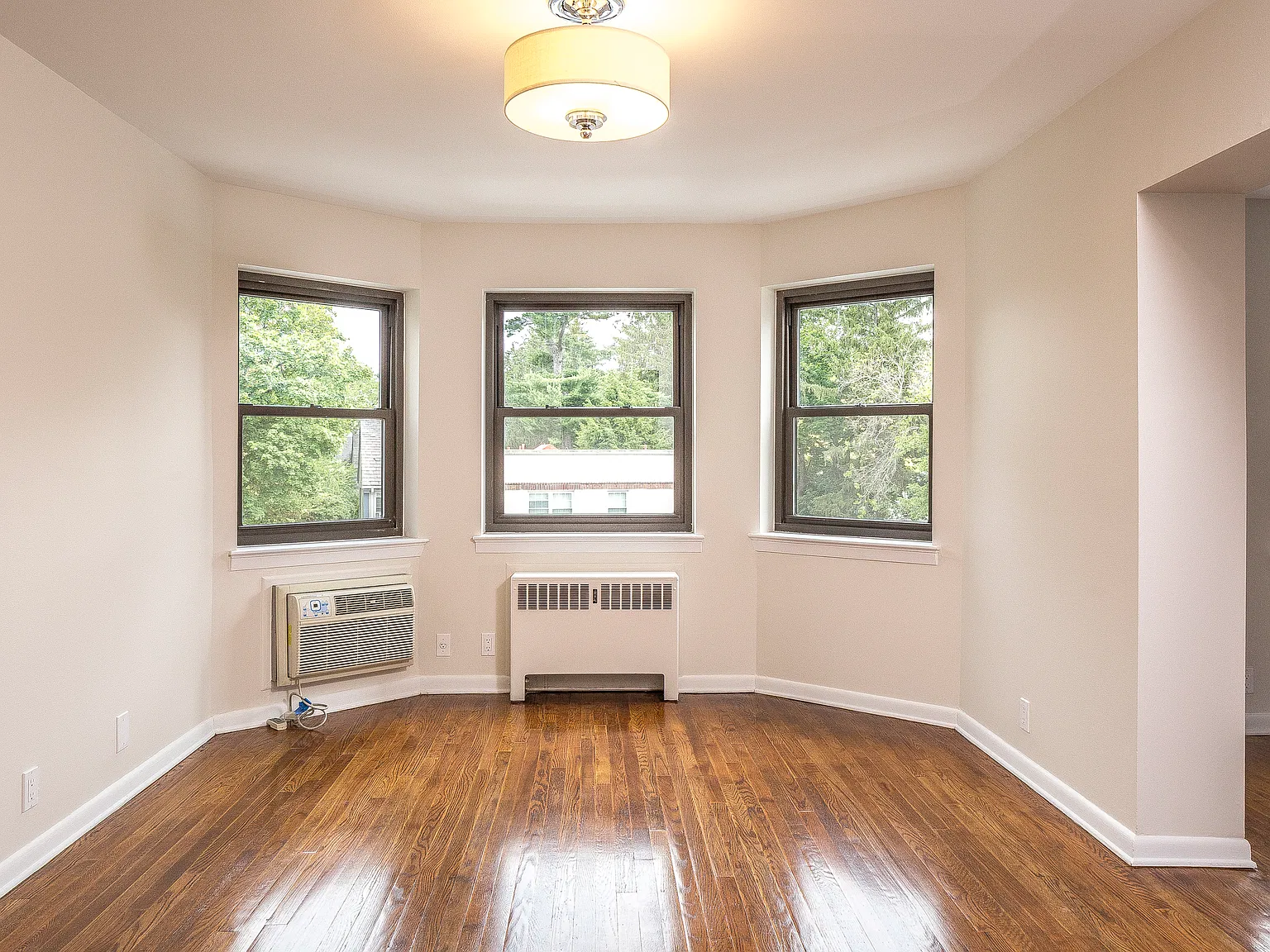 3 bed, 1643 sqft, $6,000 — Photo 4