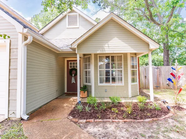 302 Indian Summer Ln, Clinton, MS 39056