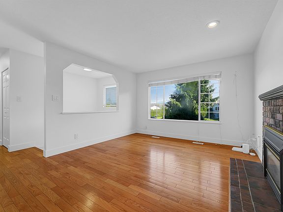 4th image of 33511 Kinsale Pl