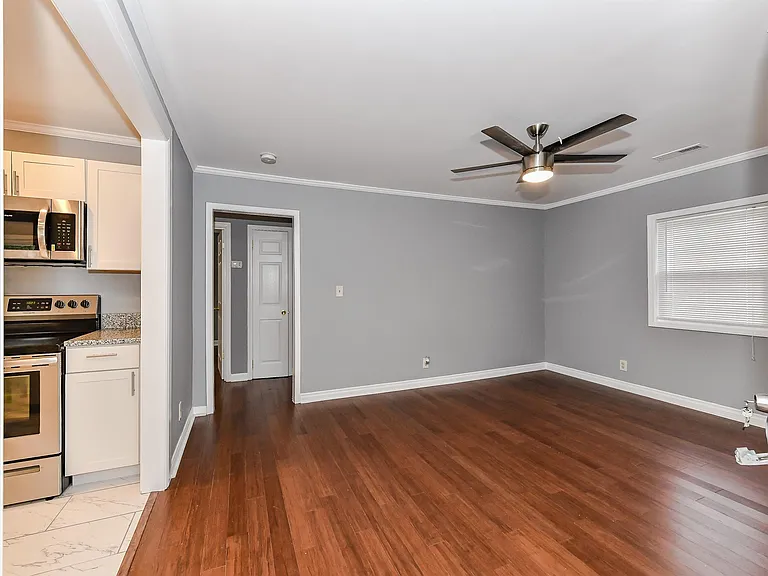 306 Plymouth Ave — Photo 2