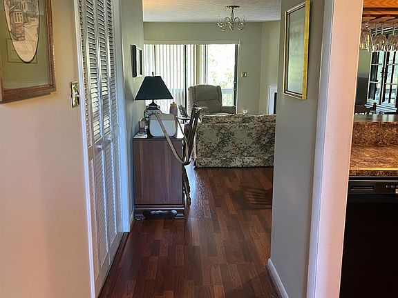 5th image of 2212 Deer Run