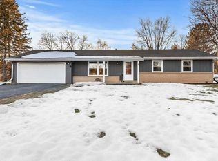 W277S8935 Hilltop Ln, Mukwonago, WI 53149