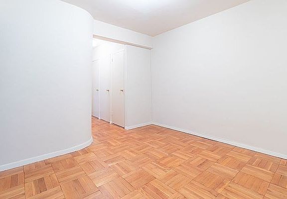 4th image of 249 E 48th St APT 4J