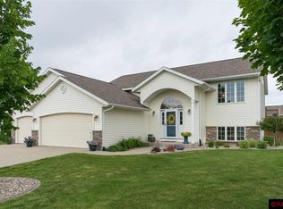 128 Jade Ln, Mankato, MN 56001