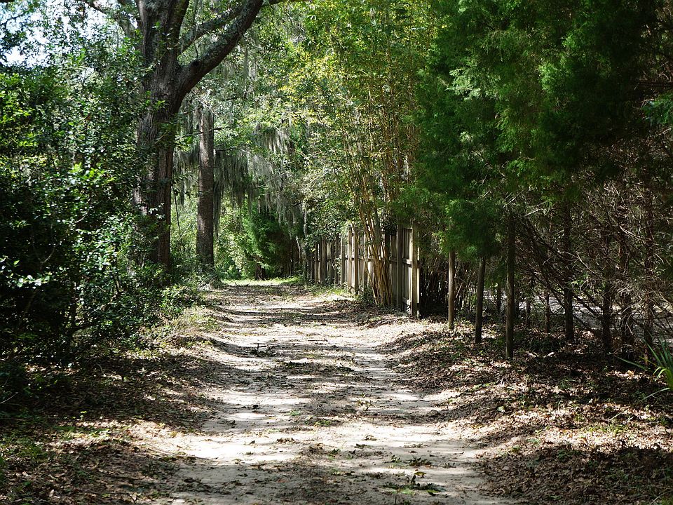 2nd image of 35 Honeysuckle Lane