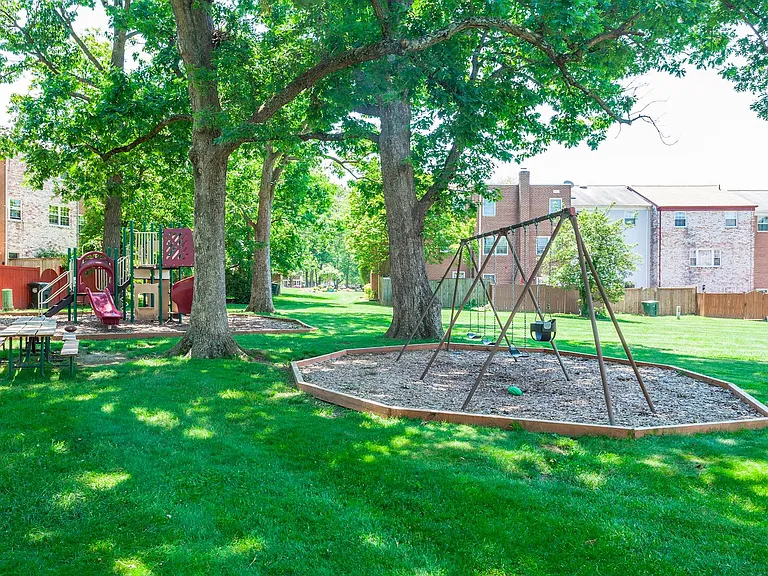 8156 Larkin Ln — Photo 24