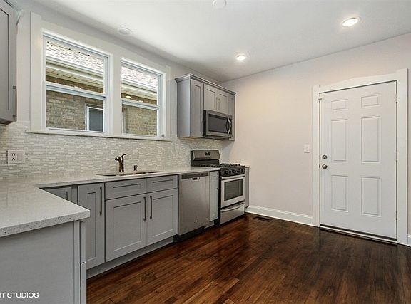 3rd image of 2945 N 77th Ct