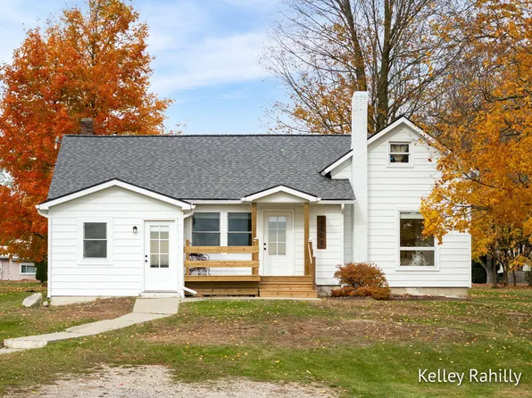 1503 Tupper Lake St, Lake Odessa, MI 48849