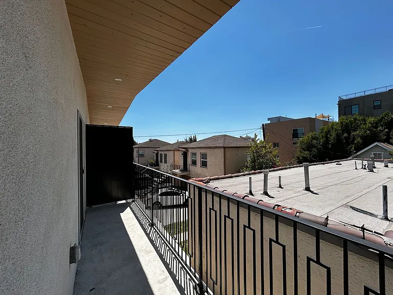 1917 Santa Ynez St — Photo 22