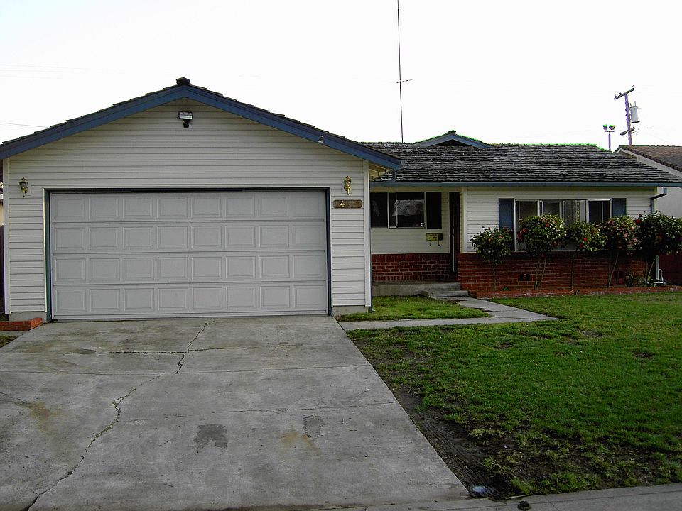 2nd image of 422 Woodstock Dr