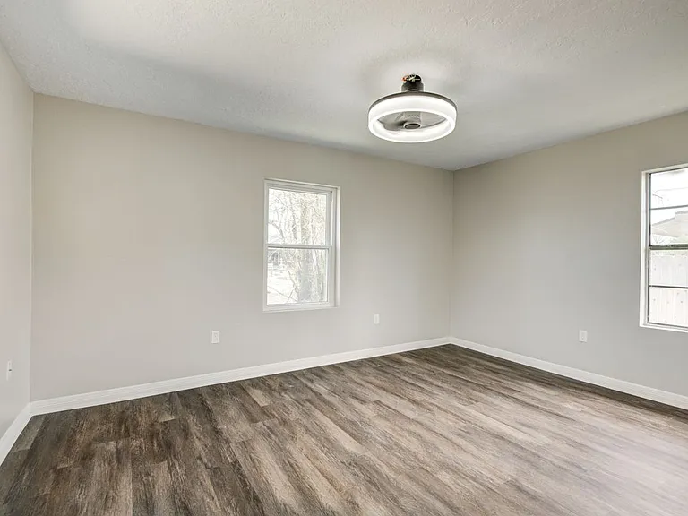 418 S Kansas St — Photo 34