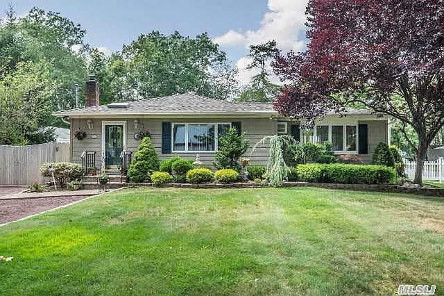 1st image of 28 Lincoln Dr