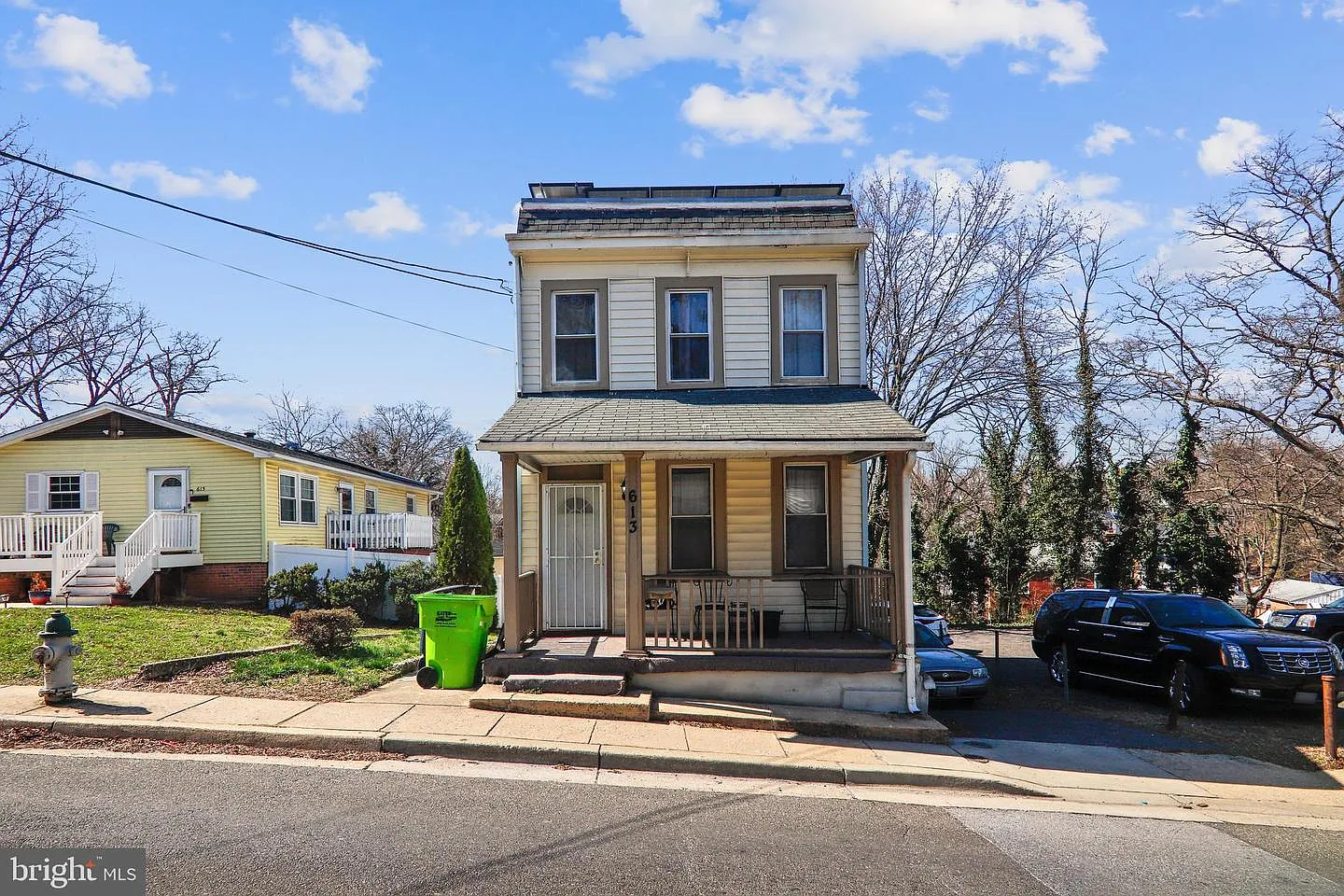 613 Larchmont Ave photo 1