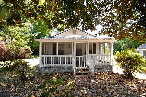 302 W James St Photo 1