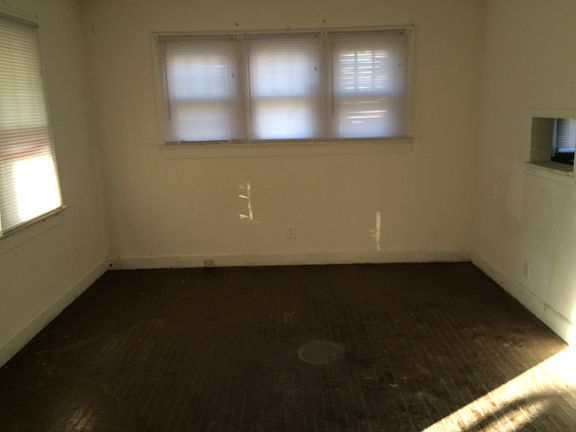 3rd image of 2703 Woodrow Ave