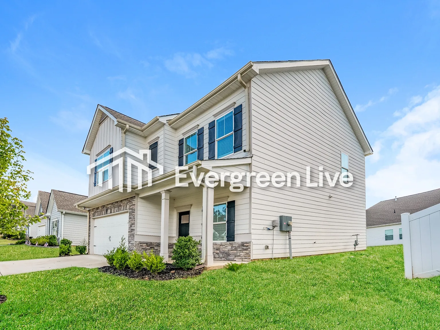 4 bed, 2.5 bath, 2053 sqft, $1,695 — Photo 2
