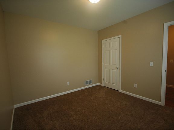 5th image of 11 S Summit St APT 1