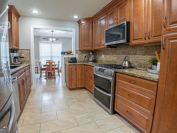 4th image of 155 Northridge Dr