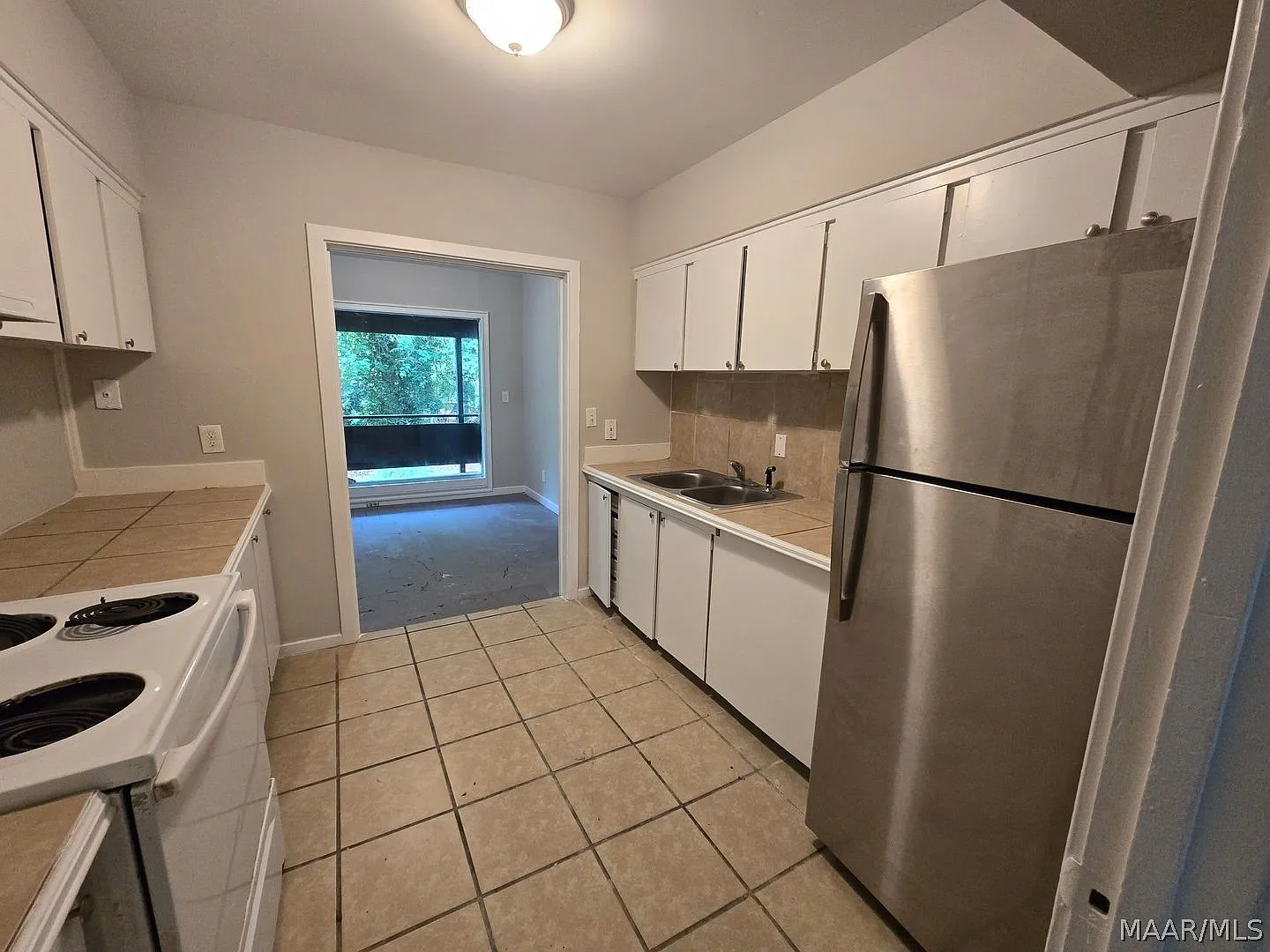 3 bed, 1.0 bath, 1000 sqft, $1,150 — Photo 4