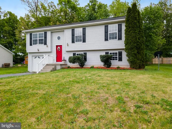 127 Thoreau Dr, Inwood, WV 25428