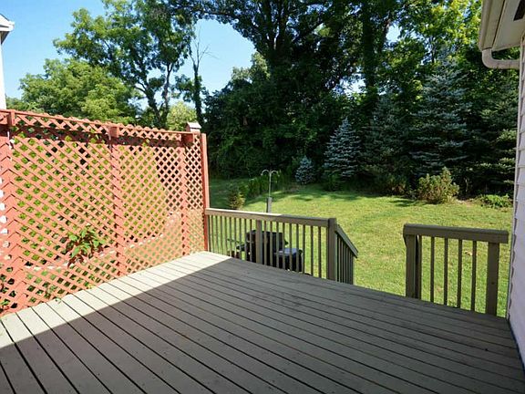 4th image of 695 Rose Way
