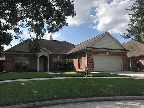 3rd image of 12211 Summerbrook Ct