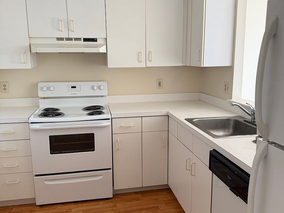 2nd image of 5 Bank St Unit 5G