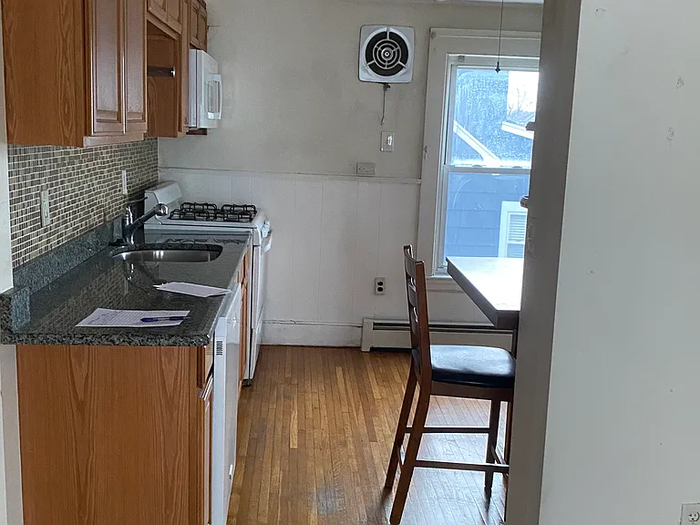 37 Lake Ave #2 — Photo 5