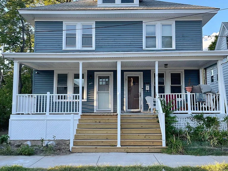 402 Howard St — Photo 1