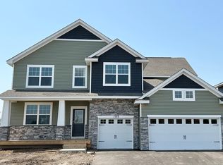 1752 Rainier Dr, Shakopee, MN 55379