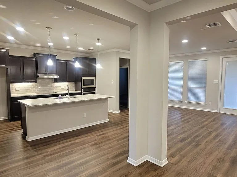 3206 Trinity Dr — Photo 6