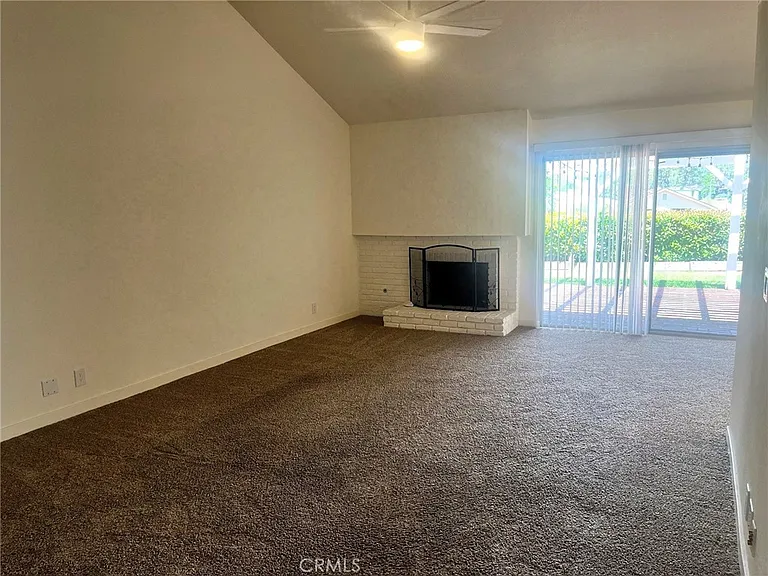 2045 Chevy Chase Dr — Photo 7